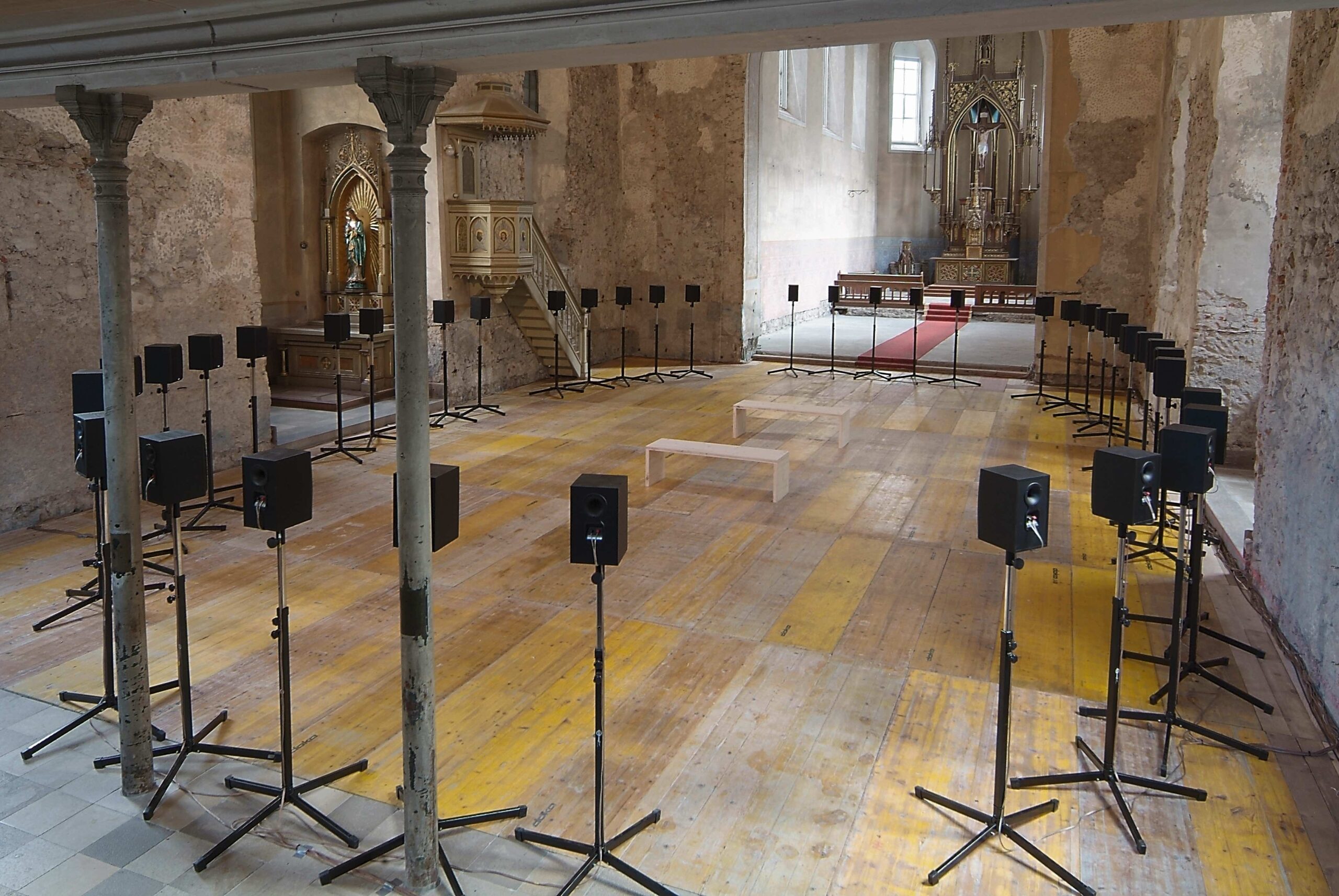 Janet CardiffThe Forty Part Motet (A reworking of “Spem in Alium” by Thomas Tallis 1556), 2001 Installation view Johanniterkirche, Feldkirch, 2005 © Janet Cardiff; Courtesy of the artist and Luhring Augustine, New York. Photo: Markus Tretter 