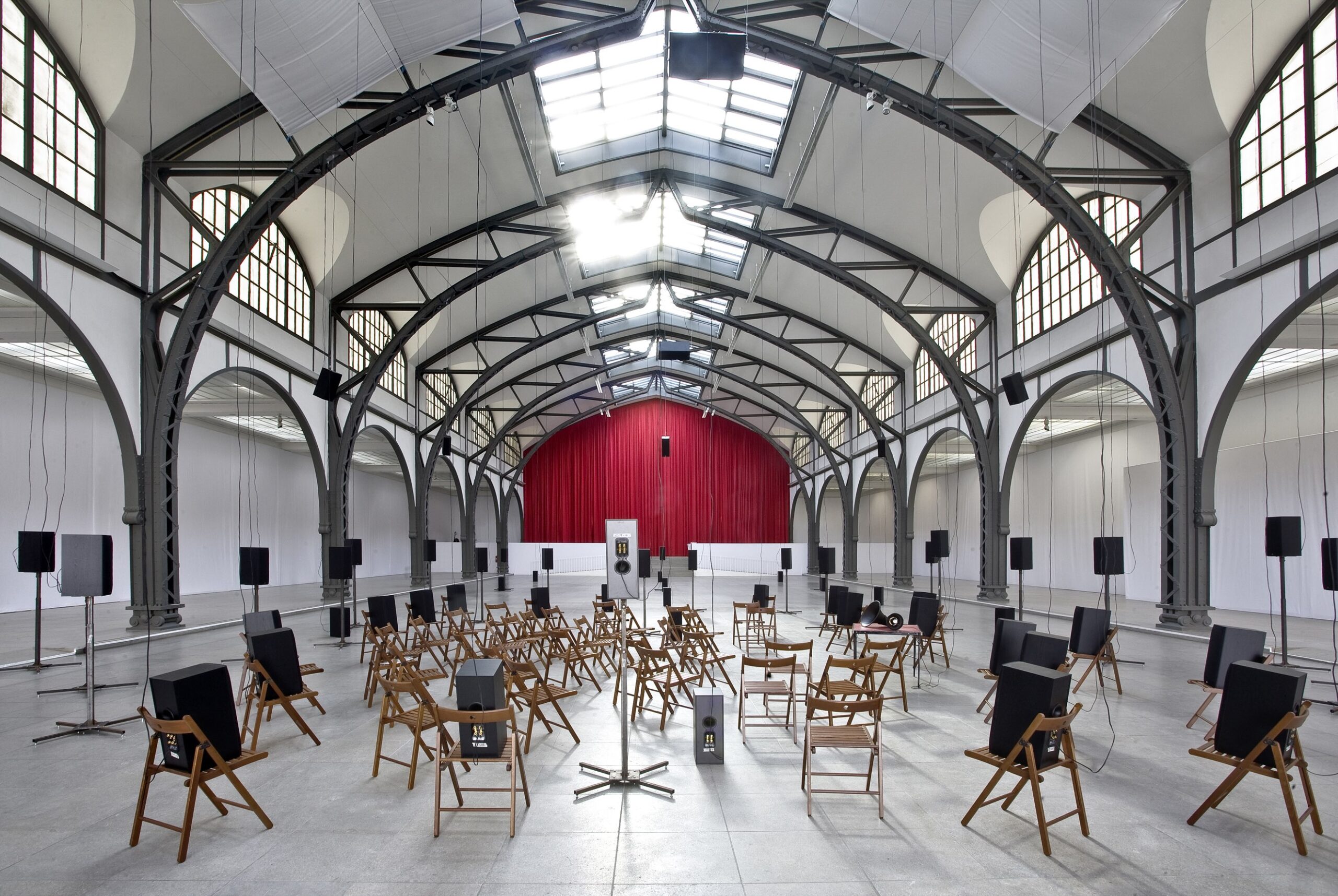 Janet Cardiff and George Bures MillerThe Murder of Crows, 2008 Installation view Nationalgalerie im Hamburger Bahnhof, Staatliche Museen zu Berlin, Germany, 2009 Commissioned by Thyssen-Bornemisza Art Contemporary, Vienna for the 2008 Biennale of Sydney. © Janet Cardiff and George Bures Miller; Courtesy the artists and Luhring Augustine, New York. Photo by Roman Maerz. 